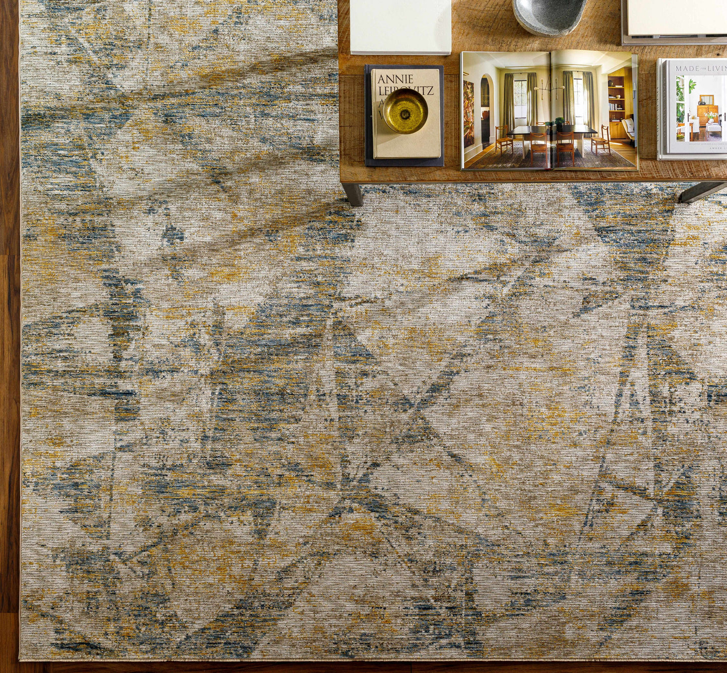 Cadao Rich Textured Traditional Rug